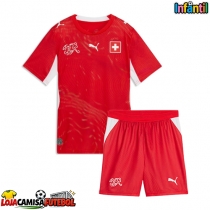 Camisa de Futebol Suíça Equipamento Principal Infantil Mundo 2026 Manga Curta (+ Calças curtas)